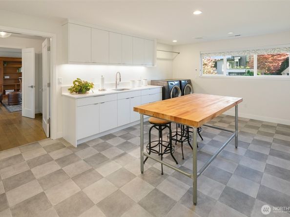 16505 Shore Drive NE, Lake Forest Park WA 98155