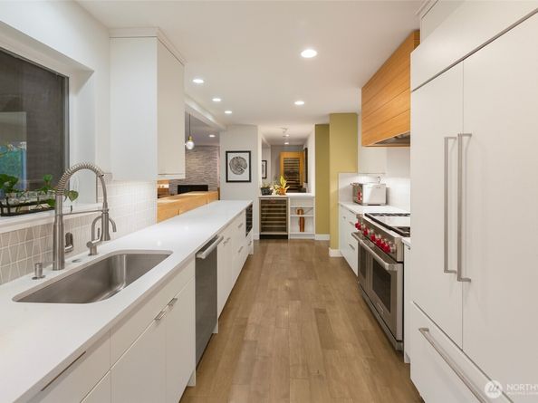 16505 Shore Drive NE, Lake Forest Park WA 98155
