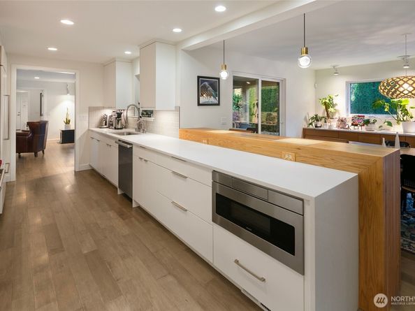 16505 Shore Drive NE, Lake Forest Park WA 98155