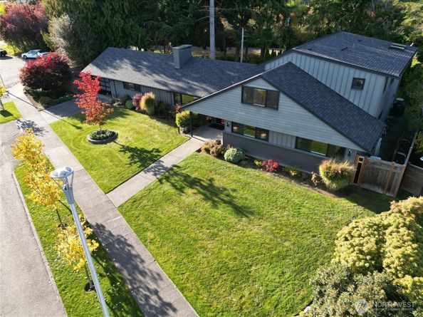 16505 Shore Drive NE, Lake Forest Park WA 98155
