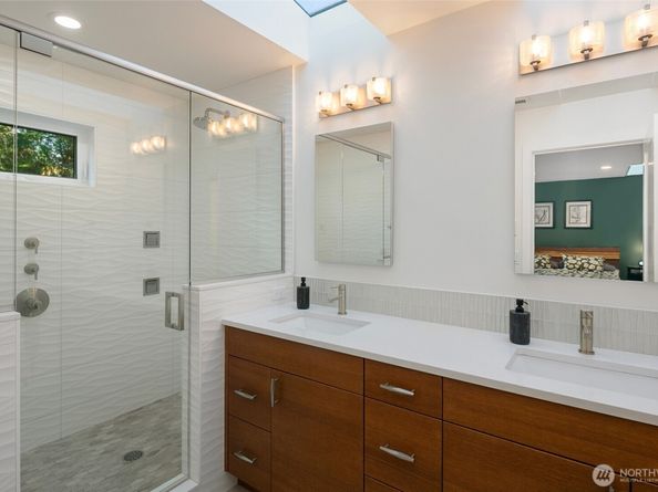 16505 Shore Drive NE, Lake Forest Park WA 98155