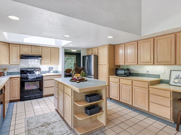 19205 124th Avenue SE, Kent WA 98031