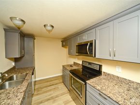 9815 Holly Drive A103, Everett WA 98204