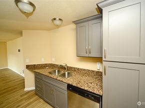 9815 Holly Drive A103, Everett WA 98204