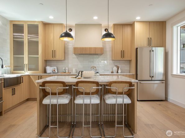 10434 NE 110th Street B, Kirkland WA 98033