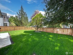 10434 NE 110th Street B, Kirkland WA 98033