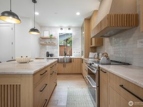 10434 NE 110th Street B, Kirkland WA 98033