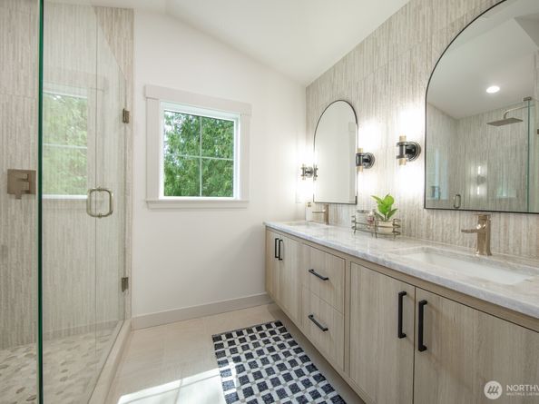 10434 NE 110th Street B, Kirkland WA 98033