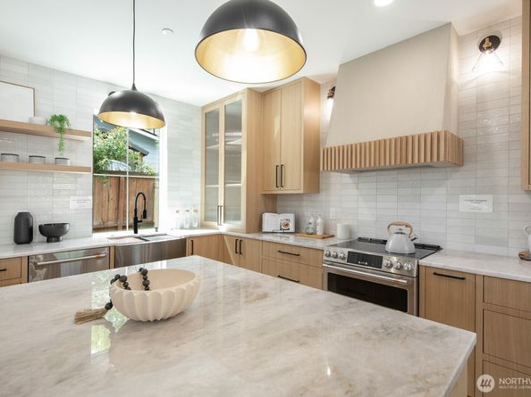 10434 NE 110th Street B, Kirkland WA 98033