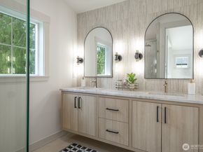 10434 NE 110th Street B, Kirkland WA 98033