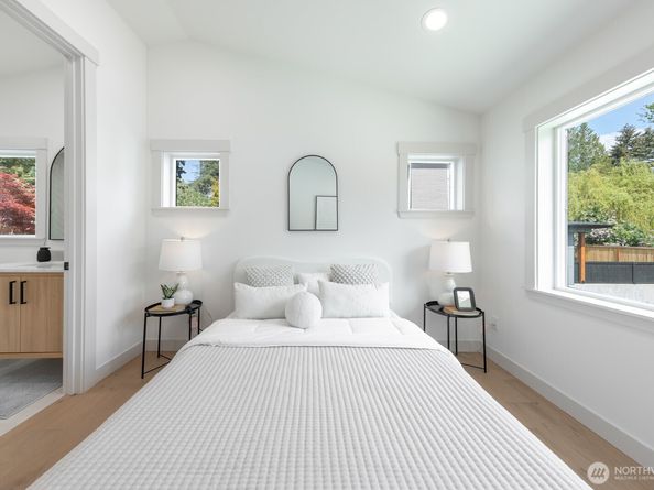 10434 NE 110th Street B, Kirkland WA 98033