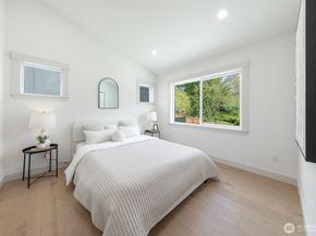 10434 NE 110th Street B, Kirkland WA 98033