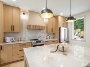 10434 NE 110th Street B, Kirkland WA 98033