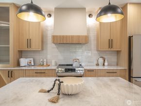 10434 NE 110th Street B, Kirkland WA 98033