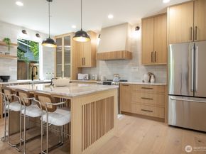10434 NE 110th Street B, Kirkland WA 98033