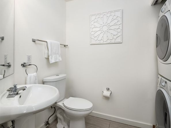 2414 1st Ave 709, Seattle WA 98121