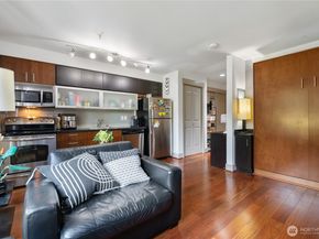 4547 8th Avenue NE 308, Seattle WA 98105
