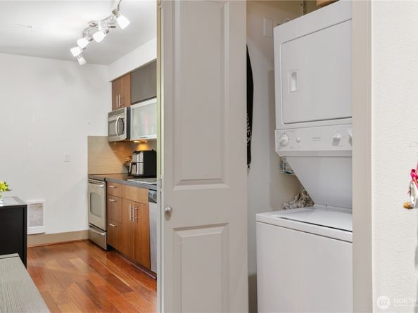 4547 8th Avenue NE 308, Seattle WA 98105