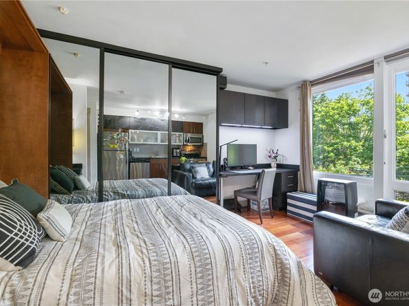 4547 8th Avenue NE 308, Seattle WA 98105