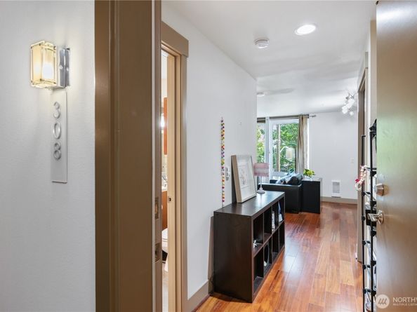4547 8th Avenue NE 308, Seattle WA 98105