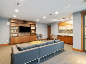 4547 8th Avenue NE 308, Seattle WA 98105