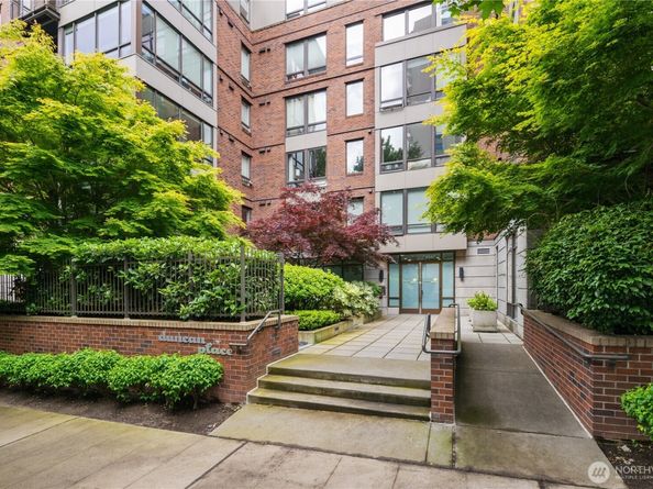 4547 8th Avenue NE 308, Seattle WA 98105