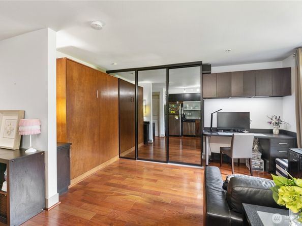 4547 8th Avenue NE 308, Seattle WA 98105