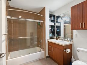 4547 8th Avenue NE 308, Seattle WA 98105