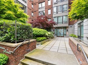 4547 8th Avenue NE 308, Seattle WA 98105