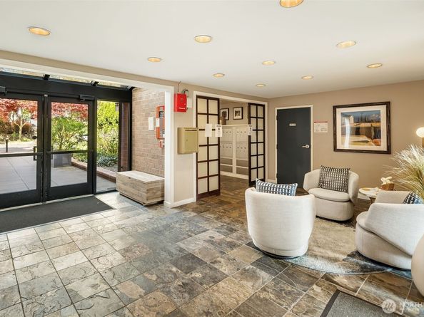 275 W Roy Street 414, Seattle WA 98119