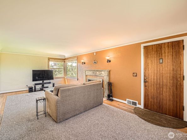 10758 22nd Avenue SW, Seattle WA 98146