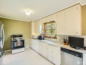 10758 22nd Avenue SW, Seattle WA 98146