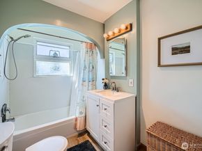 10758 22nd Avenue SW, Seattle WA 98146