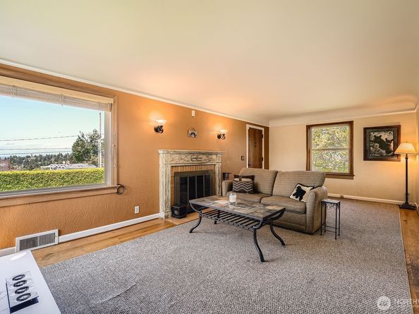 10758 22nd Avenue SW, Seattle WA 98146