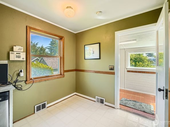 10758 22nd Avenue SW, Seattle WA 98146