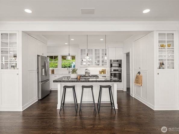 7934 Lake View Lane, Mercer Island WA 98040