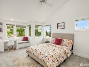 7934 Lake View Lane, Mercer Island WA 98040