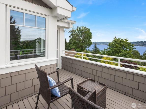 7934 Lake View Lane, Mercer Island WA 98040