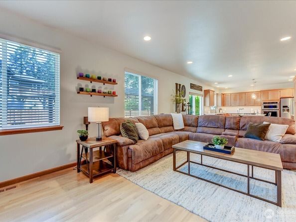 907 196th Place SW, Lynnwood WA 98036