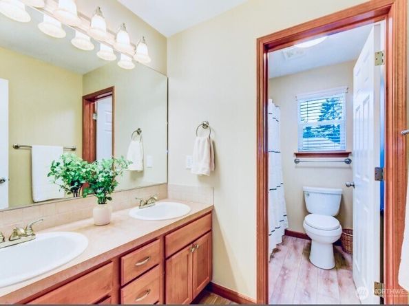 907 196th Place SW, Lynnwood WA 98036
