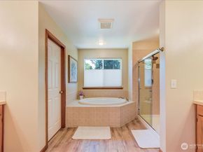 907 196th Place SW, Lynnwood WA 98036
