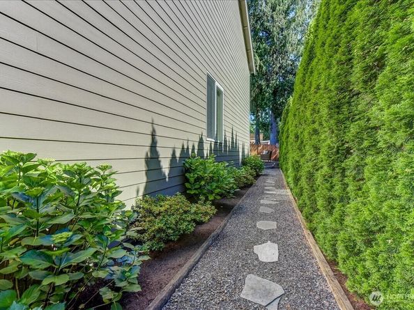 907 196th Place SW, Lynnwood WA 98036