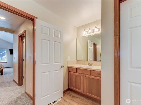 907 196th Place SW, Lynnwood WA 98036