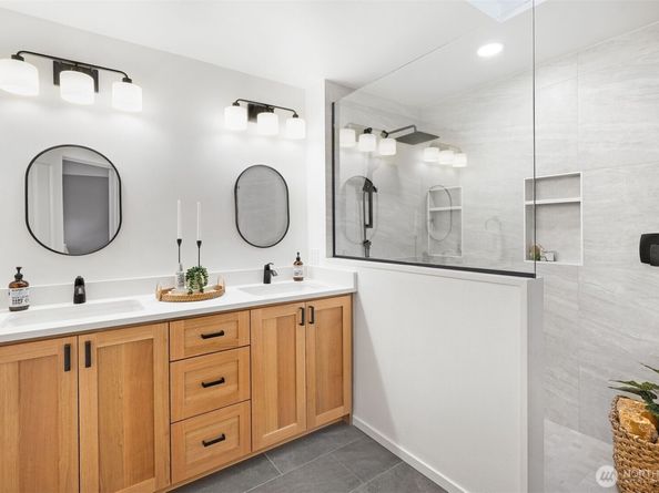 10820 NE 144th Court, Kirkland WA 98034