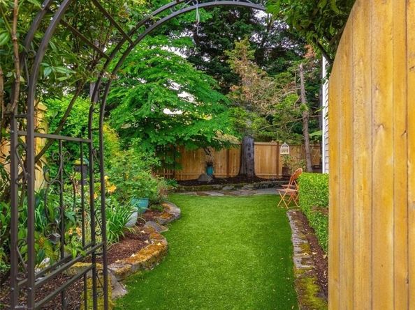 10820 NE 144th Court, Kirkland WA 98034