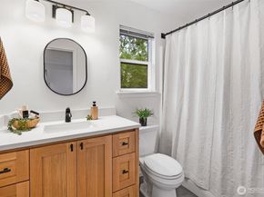 10820 NE 144th Court, Kirkland WA 98034