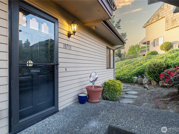 10713 Glen Acres Drive S, Seattle WA 98168