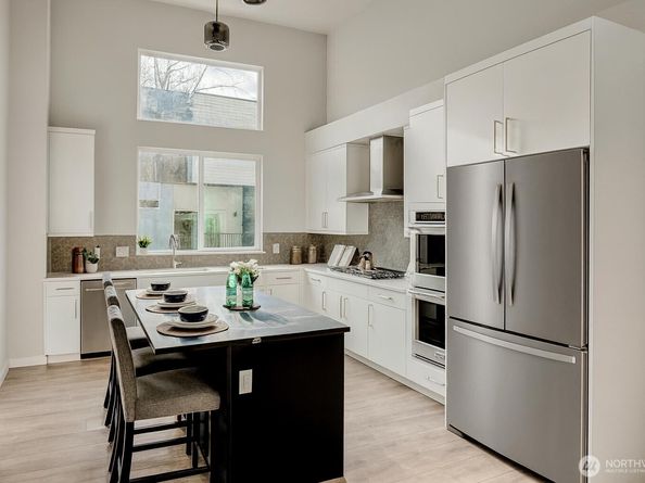8904 NE 173rd Place C, Bothell WA 98011