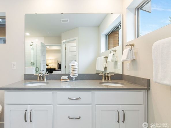 962 Dove Tail Lane NW 3, Bainbridge Island WA 98110