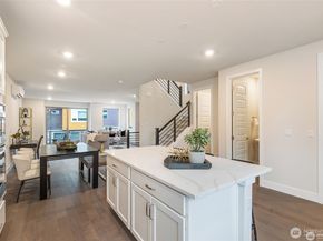 962 Dove Tail Lane NW 3, Bainbridge Island WA 98110